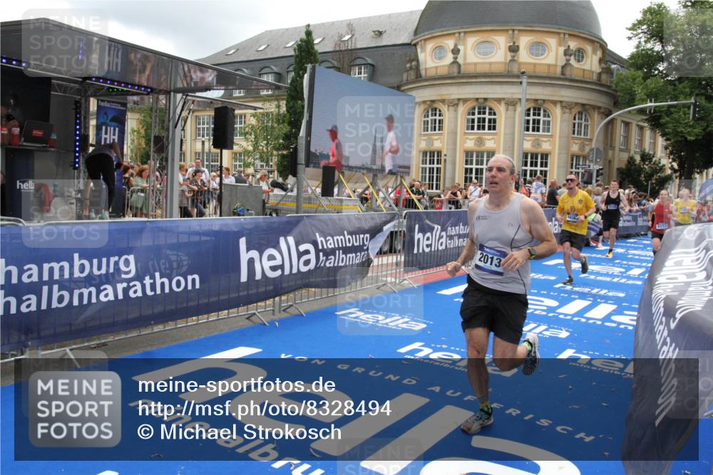 29.06.2025 - hella hamburg halbmarathon Michael Strokosch http://msf.ph/oto/8328494 29.06.2025 10:49:19 Ziel 2013, 6158, 8112, 9348, 10053, 10189, 13450, 14526, 15523, 16369, 16731 meine-sportfotos.de