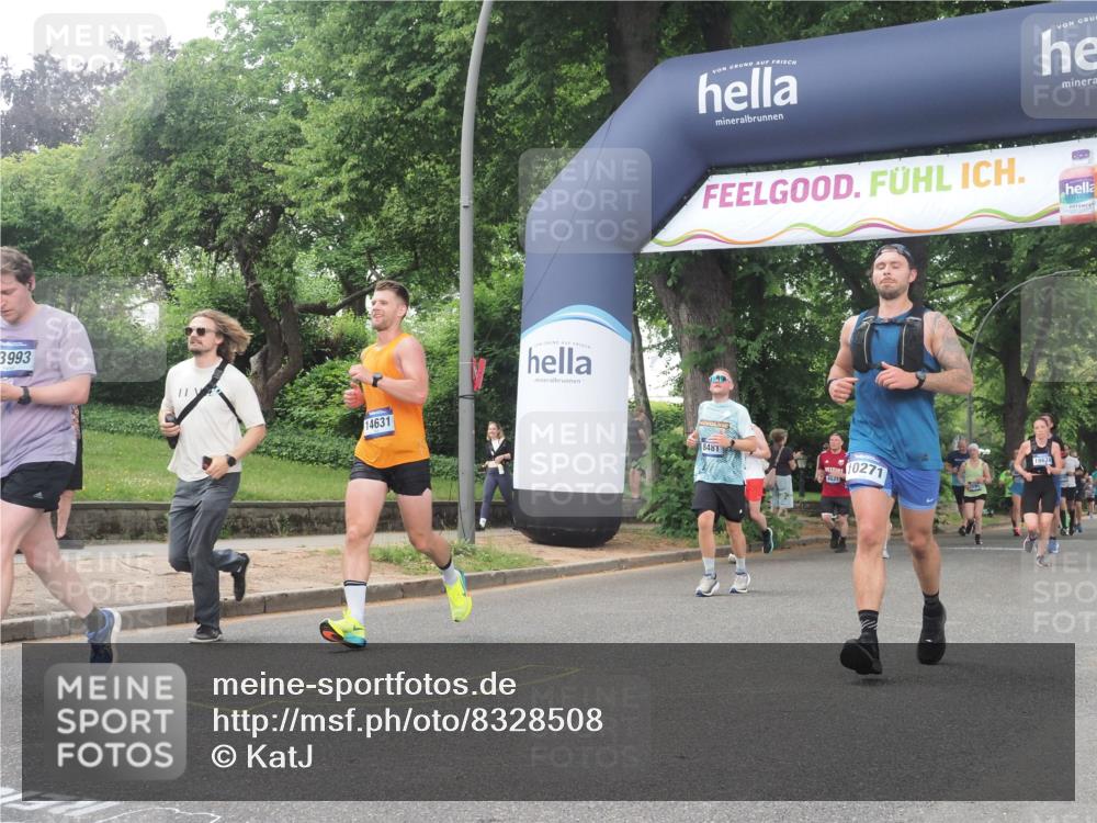 29.06.2025 - hella hamburg halbmarathon KatJ http://msf.ph/oto/8328508 29.06.2025 10:46:49 Zwischen KM18-KM19 3780, 6327, 8481 meine-sportfotos.de