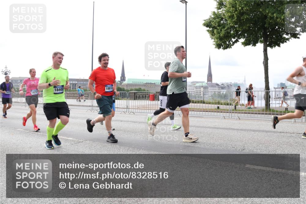 29.06.2025 - hella hamburg halbmarathon Lena Gebhardt http://msf.ph/oto/8328516 29.06.2025 10:23:39 Lombardsbrücke 16251, 18402, 18818, 1048, 1304, 1362, 1545, 2125, 2489, 2925, 4122, 4391, 4646, 4728, 4793, 4990, 5055, 5160, 5358, 5406, 6502, 6747, 7029, 7820, 8031, 8149, 8181, 8502, 8676, 8687, 8688, 8716, 8918, 8920, 9217, 9301, 9603, 9715, 9877, 10649, 10739, 11044, 11300, 11454, 11793, 11798, 11879, 12073, 12874, 13149, 14265, 14338, 14510, 14512, 14521, 14821, 15709, 15739, 15853, 16185, 16251, 16416, 16558, 17013, 17099, 17199, 17207, 17299, 17719 meine-sportfotos.de