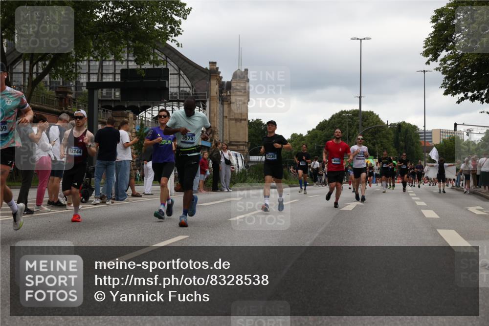 29.06.2025 - hella hamburg halbmarathon Yannick Fuchs http://msf.ph/oto/8328538 29.06.2025 10:51:37 20KM 1200, 1239, 1563, 1611, 2025, 2236, 2606, 2652, 2759, 2806, 2883, 3093, 3141, 3575, 4261, 4426, 4467, 4579, 5015, 5134, 5391, 5457, 5458, 6281, 6302, 6531, 6892, 7159, 7833, 9450, 10383, 10408, 10599, 12144, 12509, 12773, 13465, 13664, 15090, 15189, 15229, 15349, 16418, 16517, 17455, 17543, 17758, 18508 meine-sportfotos.de