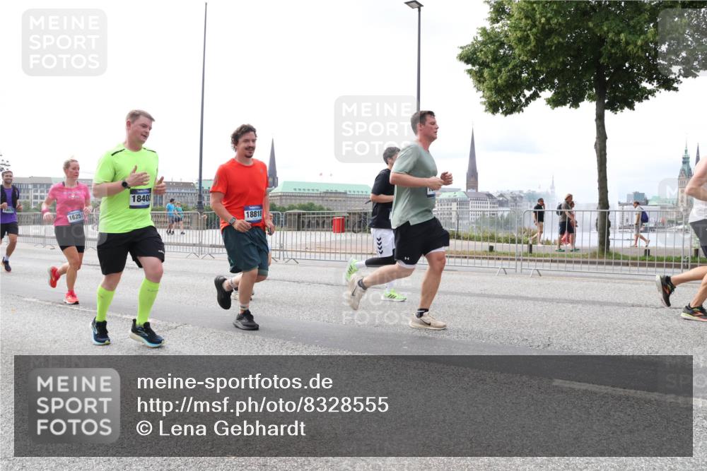 29.06.2025 - hella hamburg halbmarathon Lena Gebhardt http://msf.ph/oto/8328555 29.06.2025 10:23:39 Lombardsbrücke 18070, 16251, 18402, 18818, 1048, 1304, 1362, 1545, 2125, 2489, 2925, 4122, 4391, 4646, 4728, 4793, 4990, 5055, 5160, 5358, 5406, 6502, 6747, 7029, 7820, 8031, 8149, 8181, 8502, 8676, 8687, 8688, 8716, 8918, 8920, 9217, 9301, 9603, 9715, 9877, 10649, 10739, 11044, 11300, 11454, 11793, 11798, 11879, 12073, 12874, 13149, 14265, 14338, 14510, 14512, 14521, 14821, 15709, 15739, 15853, 16185, 16251, 16416, 16558, 17013, 17099, 17199, 17207, 17299, 17719 meine-sportfotos.de