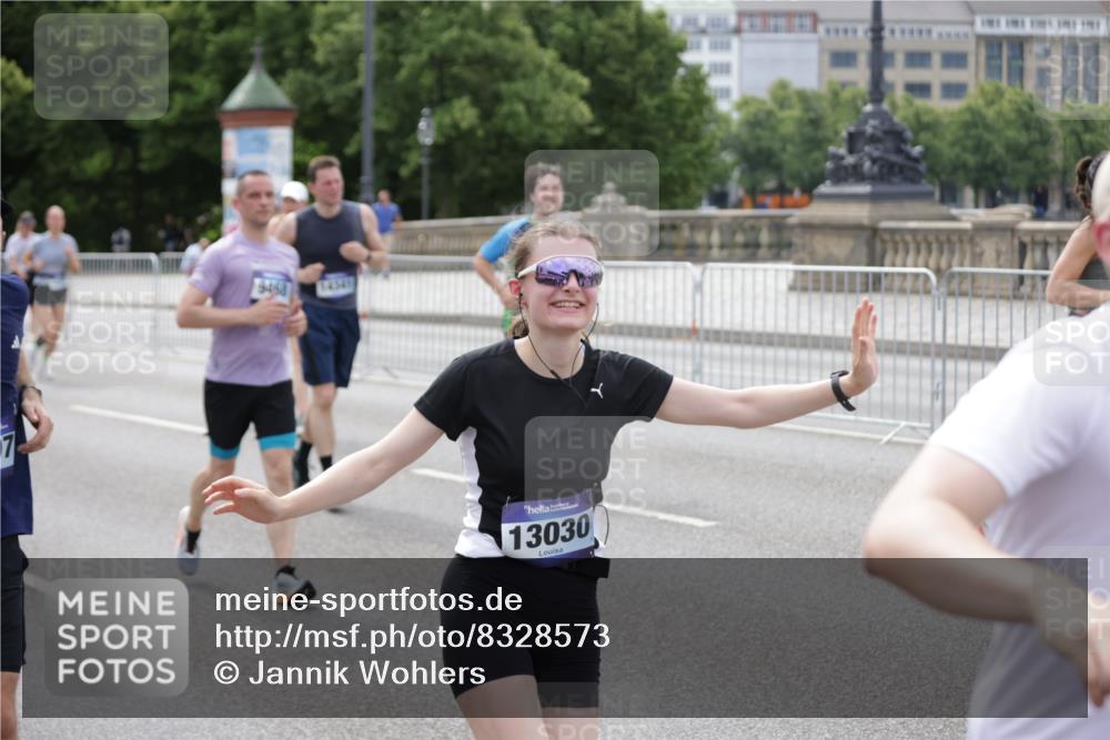 29.06.2025 - hella hamburg halbmarathon Jannik Wohlers http://msf.ph/oto/8328573 29.06.2025 10:40:03 Lombardsbrücke 1018, 1037, 2109, 2515, 2762, 2763, 3293, 3295, 3810, 4411, 4756, 4906, 5059, 5113, 5351, 5352, 5702, 5975, 6076, 6229, 6278, 6280, 6363, 6463, 6673, 6866, 6876, 7108, 7174, 7675, 7850, 8307, 8378, 8391, 8739, 9000, 9468, 11176, 11653, 11970, 11973, 12364, 12444, 12501, 12760, 12981, 13030, 13145, 13290, 13410, 13466, 14341, 14851, 15549, 15927, 15933, 16085, 16681, 16955, 17318, 17959, 18101, 18110, 18213, 18353, 18490, 18771, 18946 meine-sportfotos.de
