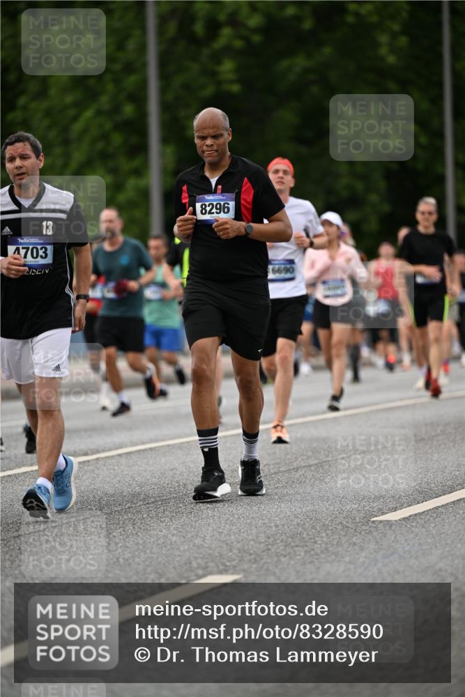 29.06.2025 - hella hamburg halbmarathon Dr. Thomas Lammeyer http://msf.ph/oto/8328590 29.06.2025 10:39:38 Kennedybrücke 1821, 1849, 2198, 2787, 3170, 3828, 3958, 4333, 4564, 4696, 4703, 4965, 5027, 5147, 5793, 6029, 6189, 6365, 6379, 6397, 6471, 6746, 6867, 7386, 7733, 8249, 8296, 8567, 9342, 9803, 9819, 10358, 10360, 10393, 10565, 10652, 11320, 11359 meine-sportfotos.de