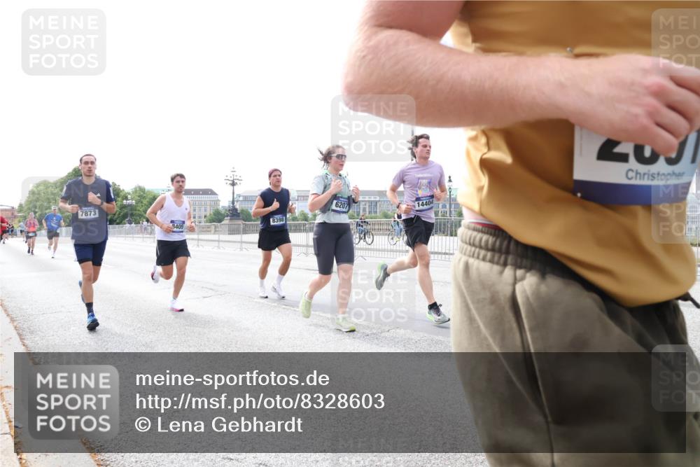29.06.2025 - hella hamburg halbmarathon Lena Gebhardt http://msf.ph/oto/8328603 29.06.2025 10:13:01 Lombardsbrücke 7873, 8398, 3405, 6207, 14404, 200, 1020, 1051, 1249, 1747, 1785, 1851, 1939, 2531, 2891, 2942, 2961, 3218, 3360, 3728, 4532, 5150, 6207, 6489, 7873, 7907, 8398, 8405, 8913, 8917, 8971, 9141, 10067, 10402, 11025, 11720, 12456, 13566, 13816, 14404, 14540, 14869, 15012, 15369, 15531, 16030, 16255, 16323, 16437, 16826, 16911, 17061, 17699, 17988, 17994, 18048, 18178, 18320, 18530, 18732 meine-sportfotos.de