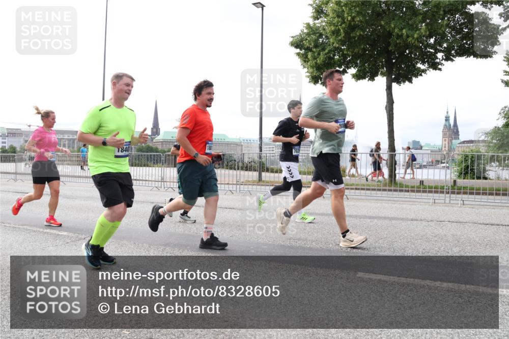 29.06.2025 - hella hamburg halbmarathon Lena Gebhardt http://msf.ph/oto/8328605 29.06.2025 10:23:39 Lombardsbrücke 1840, 188, 808, 1048, 1304, 1362, 1545, 2125, 2489, 2925, 4122, 4391, 4646, 4728, 4793, 4990, 5055, 5160, 5358, 5406, 6502, 6747, 7029, 7820, 8031, 8149, 8181, 8502, 8676, 8687, 8688, 8716, 8918, 8920, 9217, 9301, 9603, 9715, 9877, 10649, 10739, 11044, 11300, 11454, 11793, 11798, 11879, 12073, 12874, 13149, 14265, 14338, 14510, 14512, 14521, 14821, 15709, 15739, 15853, 16185, 16251, 16416, 16558, 17013, 17099, 17199, 17207, 17299, 17719 meine-sportfotos.de