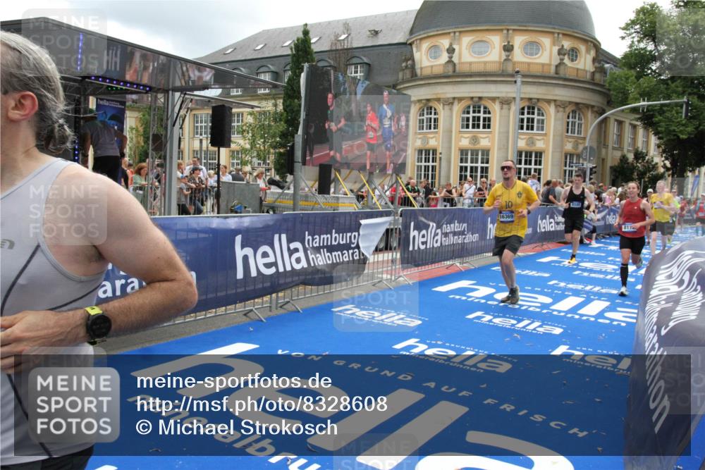 29.06.2025 - hella hamburg halbmarathon Michael Strokosch http://msf.ph/oto/8328608 29.06.2025 10:49:19 Ziel 2013, 6158, 8112, 9348, 10053, 10189, 13450, 14526, 15523, 16369, 16731 meine-sportfotos.de