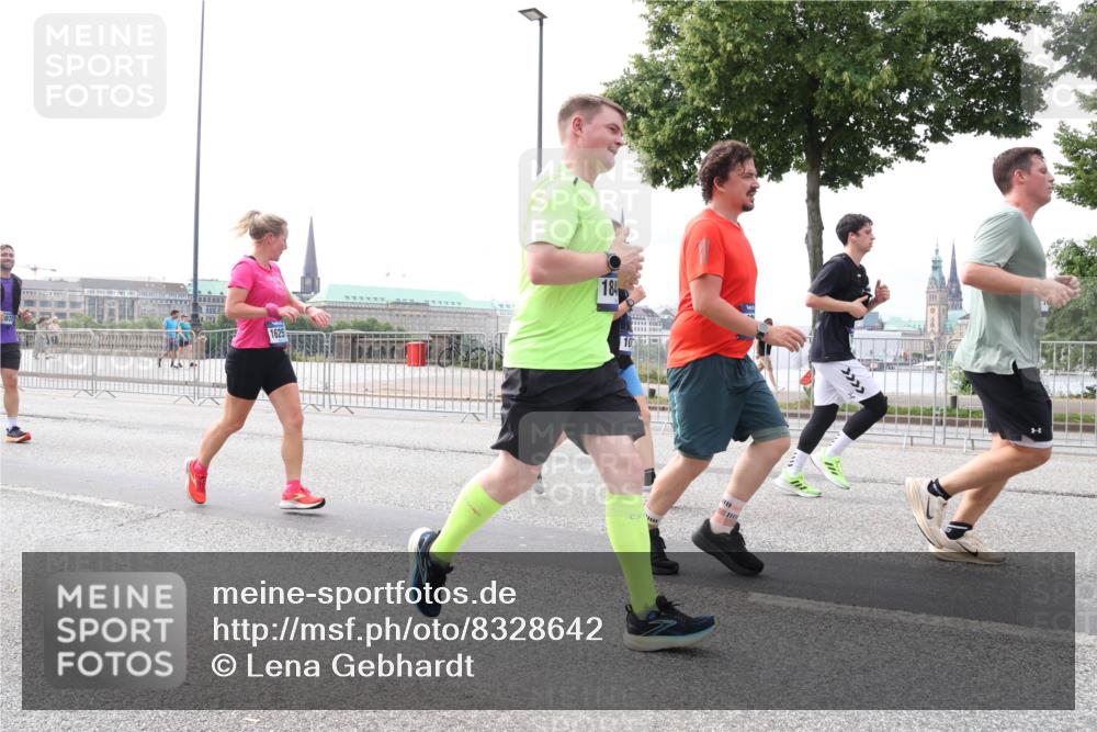 29.06.2025 - hella hamburg halbmarathon Lena Gebhardt http://msf.ph/oto/8328642 29.06.2025 10:23:40 Lombardsbrücke 1625, 184, 1048, 1304, 1362, 1545, 2125, 2489, 2925, 4122, 4391, 4646, 4728, 4793, 4990, 5055, 5160, 5358, 5406, 5661, 6502, 6747, 7029, 7820, 8031, 8149, 8181, 8502, 8676, 8716, 8918, 8920, 9217, 9301, 9603, 9715, 9877, 10649, 10739, 11044, 11300, 11454, 11793, 11798, 11879, 12073, 12874, 13149, 14265, 14338, 14510, 14512, 14521, 14821, 15709, 15739, 15853, 16185, 16251, 16416, 16558, 17013, 17099, 17199, 17207, 17299, 17719 meine-sportfotos.de