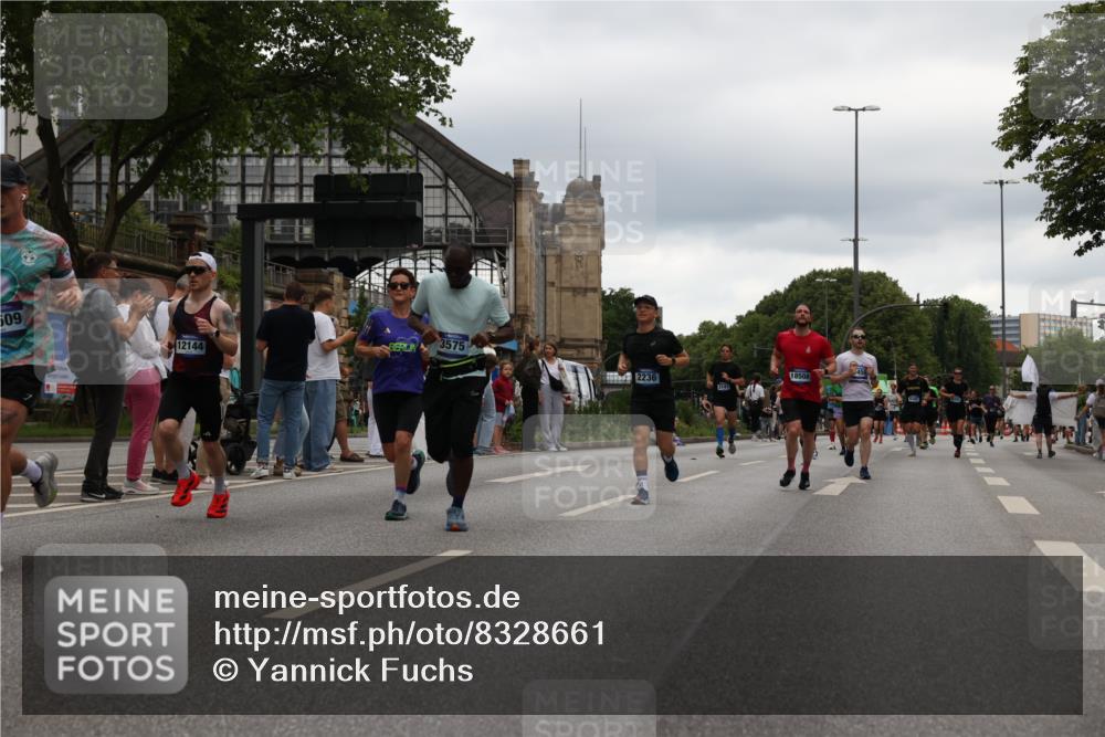 29.06.2025 - hella hamburg halbmarathon Yannick Fuchs http://msf.ph/oto/8328661 29.06.2025 10:51:37 20KM 1200, 1239, 1563, 1611, 2025, 2236, 2606, 2652, 2759, 2806, 2883, 3093, 3141, 3575, 4261, 4426, 4467, 4579, 5015, 5134, 5391, 5457, 5458, 6281, 6302, 6531, 6892, 7159, 7833, 9450, 10383, 10408, 10599, 12144, 12509, 12773, 13465, 13664, 15090, 15189, 15229, 15349, 16418, 16517, 17455, 17543, 17758, 18508 meine-sportfotos.de