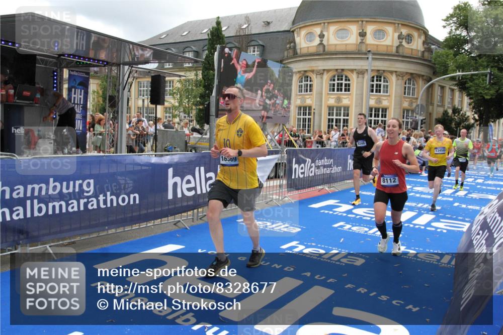 29.06.2025 - hella hamburg halbmarathon Michael Strokosch http://msf.ph/oto/8328677 29.06.2025 10:49:20 Ziel 2013, 4183, 4185, 6158, 8112, 9348, 10053, 10189, 11819, 13450, 14526, 15422, 16369 meine-sportfotos.de