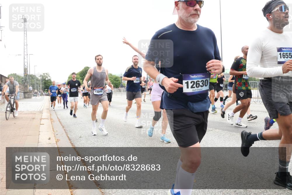 29.06.2025 - hella hamburg halbmarathon Lena Gebhardt http://msf.ph/oto/8328683 29.06.2025 10:47:28 Lombardsbrücke 4895, 13806, 152, 13830, 12630, 1655, 1045, 1185, 1434, 1463, 1523, 1593, 1607, 1704, 1961, 2148, 2327, 2407, 2537, 2555, 2665, 2704, 2790, 2882, 2994, 3339, 4037, 4184, 4239, 4325, 4423, 4483, 4806, 4895, 4974, 4975, 5621, 5622, 5895, 6255, 6256, 6485, 6496, 6879, 6995, 7073, 7403, 7430, 7431, 7630, 7631, 7970, 8105, 8131, 8270, 8550, 8706, 8915, 8953, 8967, 9018, 9687, 10991, 11351, 11458, 11730, 11738, 11802, 12431 meine-sportfotos.de