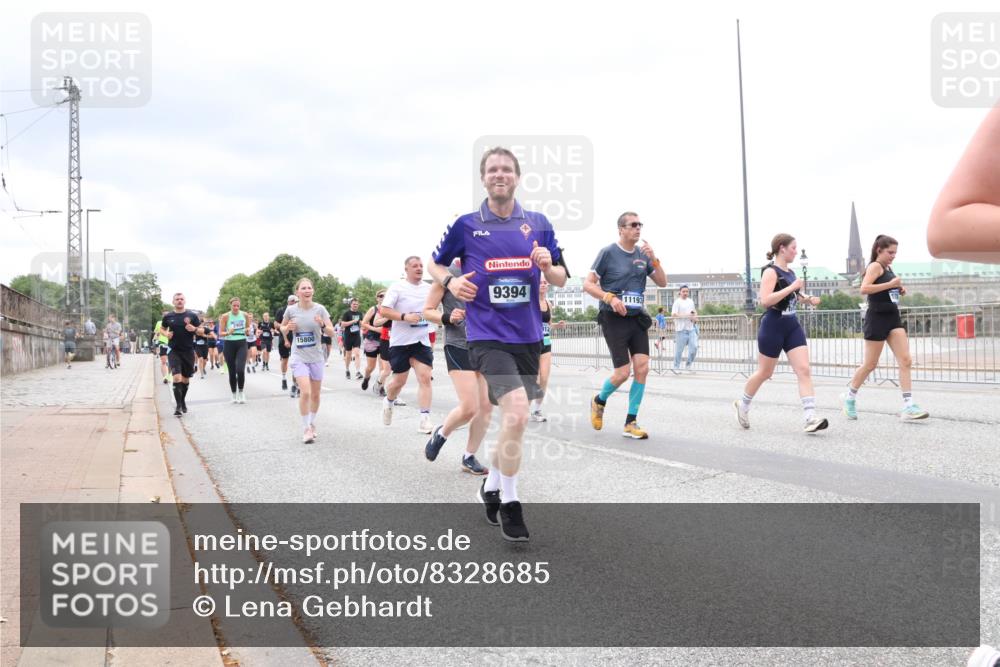 29.06.2025 - hella hamburg halbmarathon Lena Gebhardt http://msf.ph/oto/8328685 29.06.2025 10:57:59 Lombardsbrücke 15800, 9394, 11193, 1001, 1123, 1242, 1248, 1265, 1388, 1643, 2015, 2043, 2169, 2273, 2275, 2451, 2567, 2900, 3191, 3385, 3433, 3644, 3936, 3954, 4059, 4117, 4197, 4429, 4521, 4830, 5104, 5632, 5676, 5736, 5782, 6316, 6337, 6825, 6857, 6916, 7172, 7193, 7262, 7556, 7720, 7783, 7977, 7990, 8076, 8159, 8439, 8440, 8441, 8442, 8474, 8512, 8708, 8713, 8773, 8888, 9059, 9180, 9233, 9318, 9319, 9394, 9398, 9436, 9481, 9496, 9613, 9832 meine-sportfotos.de