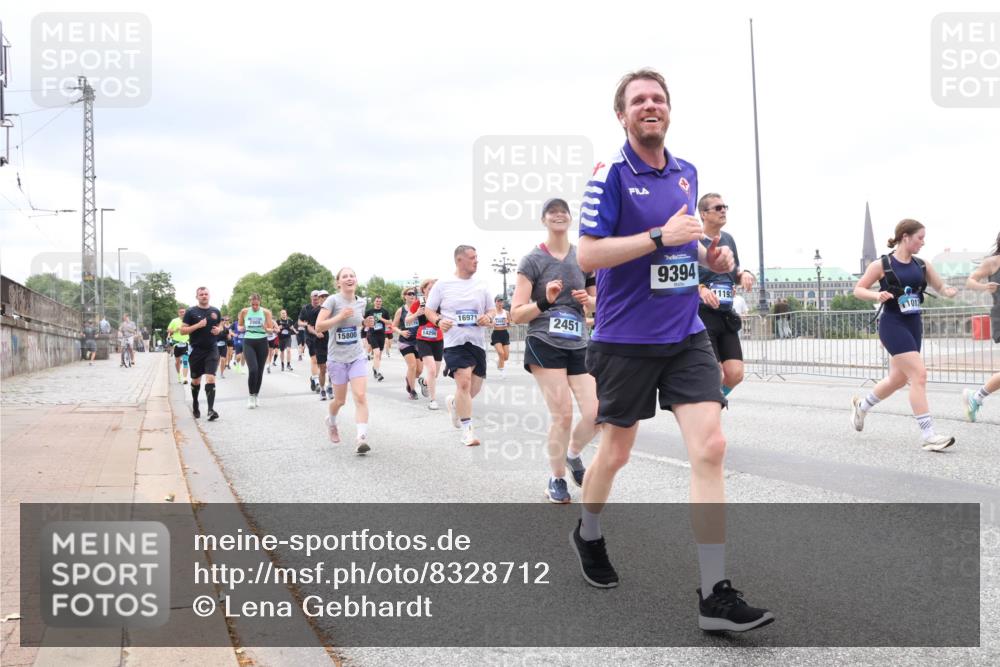 29.06.2025 - hella hamburg halbmarathon Lena Gebhardt http://msf.ph/oto/8328712 29.06.2025 10:57:59 Lombardsbrücke 2900, 15800, 176, 14290, 16971, 2451, 9394, 1193, 1013, 9, 1001, 1123, 1242, 1248, 1265, 1388, 1643, 2015, 2043, 2169, 2273, 2275, 2451, 2567, 2900, 3191, 3385, 3433, 3644, 3936, 3954, 4059, 4117, 4197, 4429, 4521, 4830, 5104, 5632, 5676, 5736, 5782, 6316, 6337, 6825, 6857, 6916, 7172, 7193, 7262, 7556, 7720, 7783, 7977, 7990, 8076, 8159, 8439, 8440, 8441, 8442, 8474, 8512, 8708, 8713, 8773, 8888, 9059, 9180, 9233, 9318, 9319, 9394, 9398, 9436, 9481, 9496, 9613, 9832 meine-sportfotos.de
