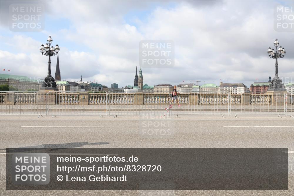 29.06.2025 - hella hamburg halbmarathon Lena Gebhardt http://msf.ph/oto/8328720 29.06.2025 09:08:38 Lombardsbrücke  meine-sportfotos.de