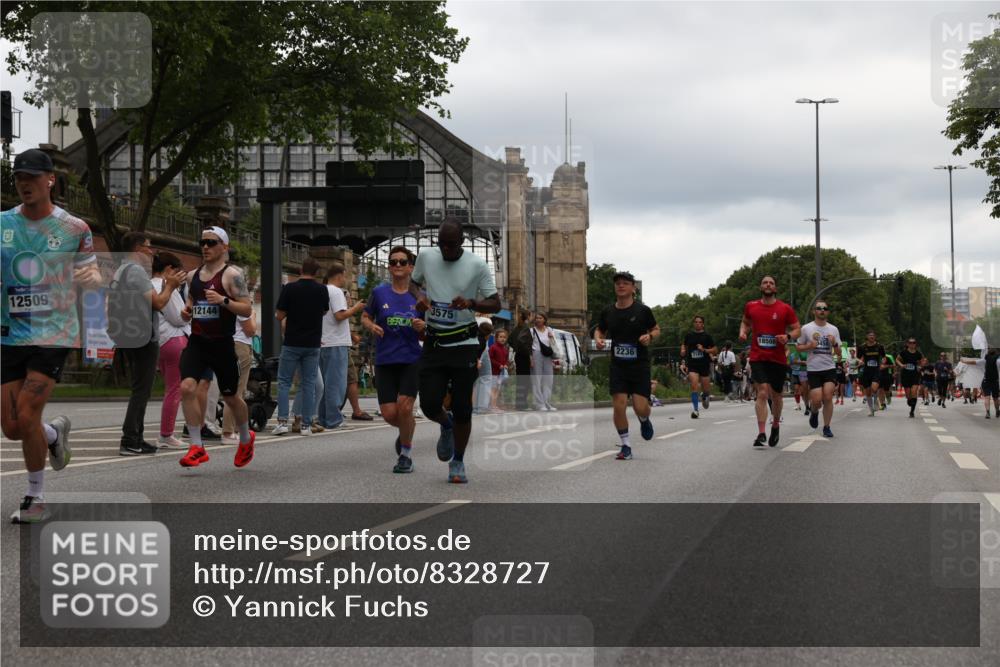 29.06.2025 - hella hamburg halbmarathon Yannick Fuchs http://msf.ph/oto/8328727 29.06.2025 10:51:37 20KM 1200, 1239, 1563, 1611, 2025, 2236, 2606, 2652, 2759, 2806, 2883, 3093, 3141, 3575, 4261, 4426, 4467, 4579, 5015, 5134, 5391, 5457, 5458, 6281, 6302, 6531, 6892, 7159, 7833, 9450, 10383, 10408, 10599, 12144, 12509, 12773, 13465, 13664, 15090, 15189, 15229, 15349, 16418, 16517, 17455, 17543, 17758, 18508 meine-sportfotos.de