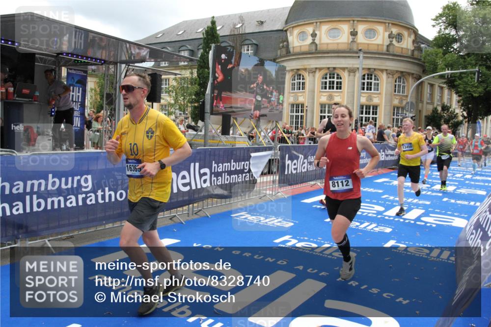 29.06.2025 - hella hamburg halbmarathon Michael Strokosch http://msf.ph/oto/8328740 29.06.2025 10:49:21 Ziel 2013, 4183, 4185, 6158, 8112, 9348, 10053, 10189, 11819, 13450, 14526, 15422, 16369 meine-sportfotos.de