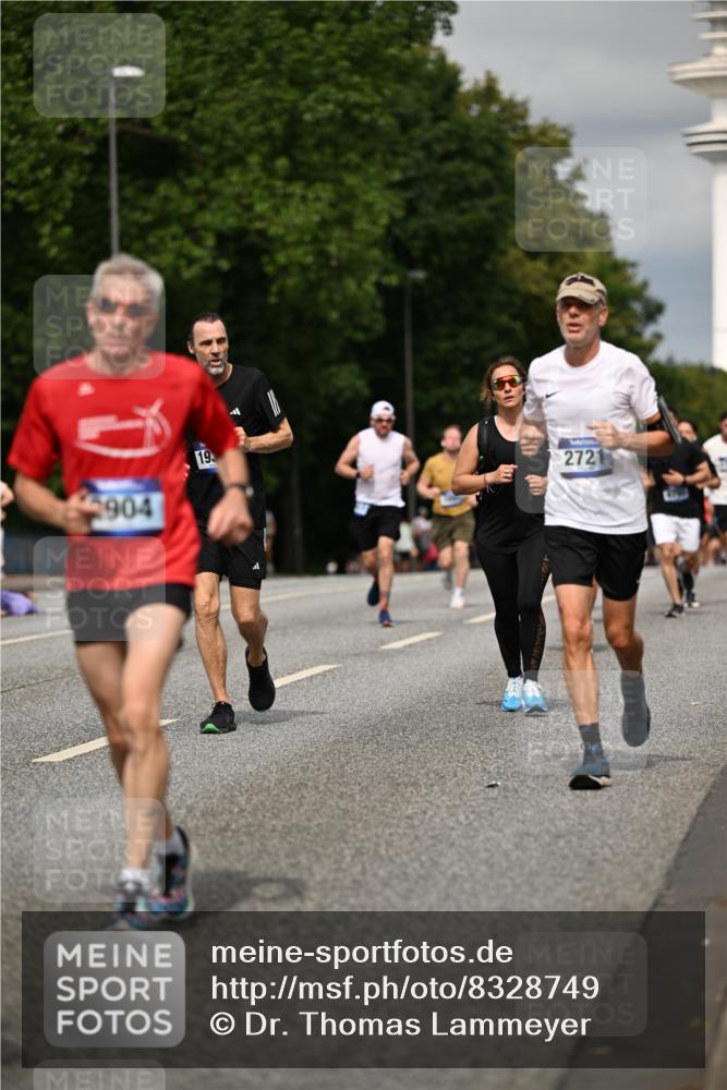 29.06.2025 - hella hamburg halbmarathon Dr. Thomas Lammeyer http://msf.ph/oto/8328749 29.06.2025 10:17:39 Kennedybrücke 1194, 1747, 1939, 2055, 2359, 2721, 2891, 2904, 2987, 4001, 4032, 4795, 5232, 5631, 6026, 6207, 7460, 7462, 7913, 8673, 9128, 9612, 9631, 9886, 10442, 10443 meine-sportfotos.de