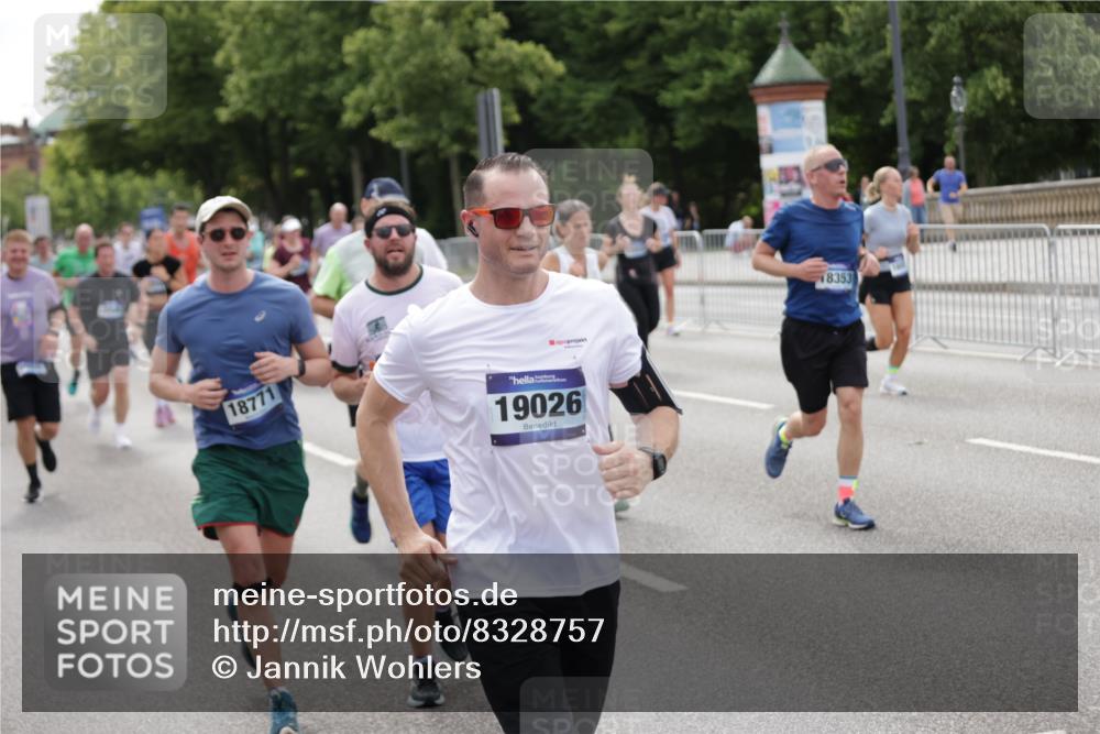 29.06.2025 - hella hamburg halbmarathon Jannik Wohlers http://msf.ph/oto/8328757 29.06.2025 10:40:05 Lombardsbrücke 1018, 1037, 2109, 2762, 2763, 3293, 3295, 3810, 4411, 4906, 5059, 5702, 5975, 6076, 6229, 6278, 6280, 6363, 6463, 6673, 7108, 7956, 8307, 8378, 8391, 8739, 9000, 9468, 10920, 11176, 11513, 11514, 11970, 11973, 12364, 12981, 13030, 13145, 13410, 13466, 14341, 14851, 15549, 15927, 15933, 16085, 16681, 16955, 17318, 17959, 18101, 18110, 18213, 18353, 18490, 18771, 18946, 19168 meine-sportfotos.de