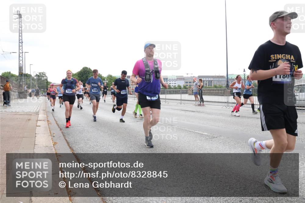 29.06.2025 - hella hamburg halbmarathon Lena Gebhardt http://msf.ph/oto/8328845 29.06.2025 10:37:49 Lombardsbrücke 7321, 9288, 10159, 11801, 1337, 1475, 1578, 1799, 1901, 1985, 2199, 2486, 2640, 2786, 2853, 3230, 3246, 3633, 3880, 4921, 5139, 5171, 5186, 5522, 5713, 5790, 5875, 6199, 6243, 6362, 6697, 6821, 6955, 7085, 7118, 7124, 7235, 7244, 7321, 7350, 7544, 7629, 7696, 7777, 7823, 8843, 8985, 9247, 9288, 9524, 9895, 10159, 10506, 10836, 11087, 11543, 12123, 12254, 12472, 12824, 16680, 17798 meine-sportfotos.de