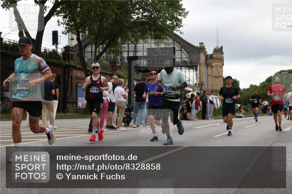 29.06.2025 - hella hamburg halbmarathon Yannick Fuchs http://msf.ph/oto/8328858 29.06.2025 10:51:37 20KM 1200, 1239, 1563, 1611, 2025, 2236, 2606, 2652, 2759, 2806, 2883, 3093, 3141, 3575, 4261, 4426, 4467, 4579, 5015, 5134, 5391, 5457, 5458, 6281, 6302, 6531, 6892, 7159, 7833, 9450, 10383, 10408, 10599, 12144, 12509, 12773, 13465, 13664, 15090, 15189, 15229, 15349, 16418, 16517, 17455, 17543, 17758, 18508 meine-sportfotos.de