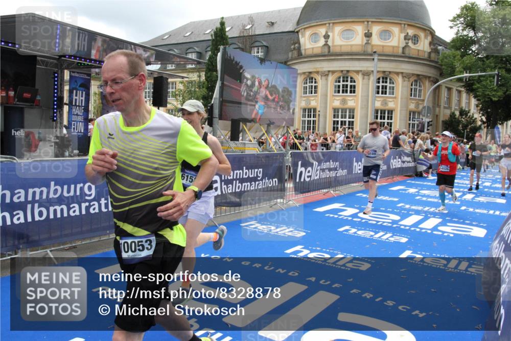 29.06.2025 - hella hamburg halbmarathon Michael Strokosch http://msf.ph/oto/8328878 29.06.2025 10:49:24 Ziel 4183, 4185, 6158, 9348, 10053, 10189, 11819, 12670, 13450, 14526, 15422, 15784, 15894, 15966 meine-sportfotos.de