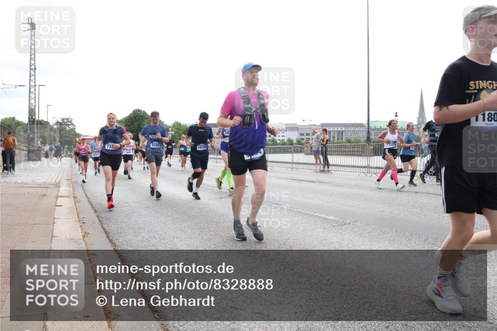 29.06.2025 - hella hamburg halbmarathon Lena Gebhardt http://msf.ph/oto/8328888 29.06.2025 10:37:49 Lombardsbrücke 732, 9288, 10159, 587, 4, 180, 1337, 1475, 1578, 1799, 1901, 1985, 2199, 2486, 2640, 2786, 2853, 3230, 3246, 3633, 3880, 4921, 5139, 5171, 5186, 5522, 5713, 5790, 5875, 6199, 6243, 6362, 6697, 6821, 6955, 7085, 7118, 7124, 7235, 7244, 7321, 7350, 7544, 7629, 7696, 7777, 7823, 8843, 8985, 9247, 9288, 9524, 9895, 10159, 10506, 10836, 11087, 11543, 12123, 12254, 12472, 12824, 16680, 17798 meine-sportfotos.de