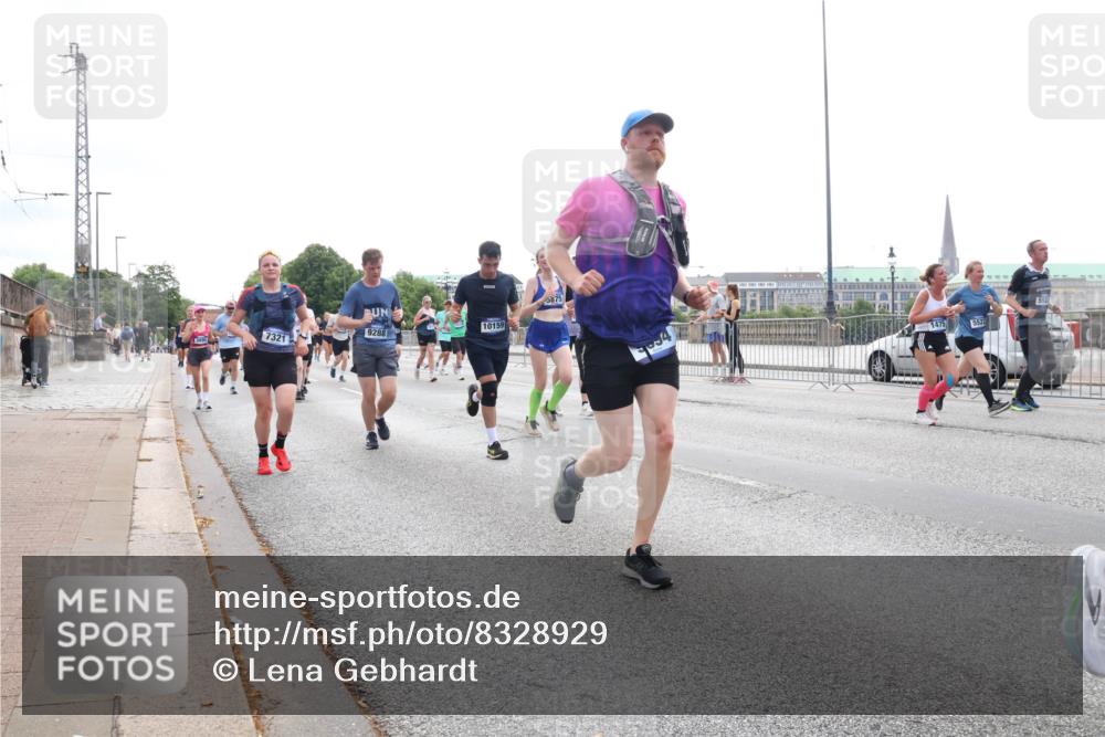 29.06.2025 - hella hamburg halbmarathon Lena Gebhardt http://msf.ph/oto/8328929 29.06.2025 10:37:50 Lombardsbrücke 7321, 9288, 10159, 1475, 5522, 1337, 1475, 1578, 1799, 1901, 1985, 2199, 2486, 2640, 2786, 2853, 3230, 3246, 3633, 3880, 4921, 5139, 5171, 5186, 5522, 5713, 5790, 5875, 6199, 6243, 6362, 6697, 6821, 6955, 7085, 7118, 7124, 7244, 7321, 7350, 7544, 7629, 7696, 7777, 8843, 8985, 9247, 9288, 9524, 9895, 10159, 10506, 10836, 11087, 11543, 12123, 12254, 12472, 12824, 16680, 17798 meine-sportfotos.de