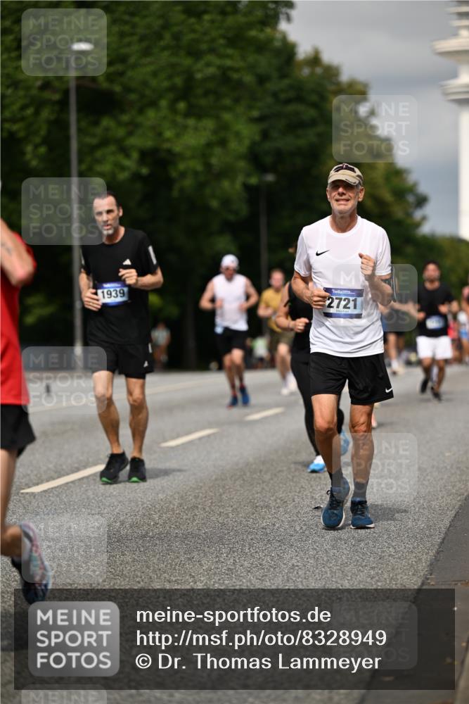 29.06.2025 - hella hamburg halbmarathon Dr. Thomas Lammeyer http://msf.ph/oto/8328949 29.06.2025 10:17:39 Kennedybrücke 1194, 1747, 1939, 2055, 2359, 2721, 2891, 2904, 2987, 4001, 4032, 4795, 5232, 5631, 6026, 6207, 7460, 7462, 7913, 8673, 9128, 9612, 9631, 9886, 10442, 10443 meine-sportfotos.de