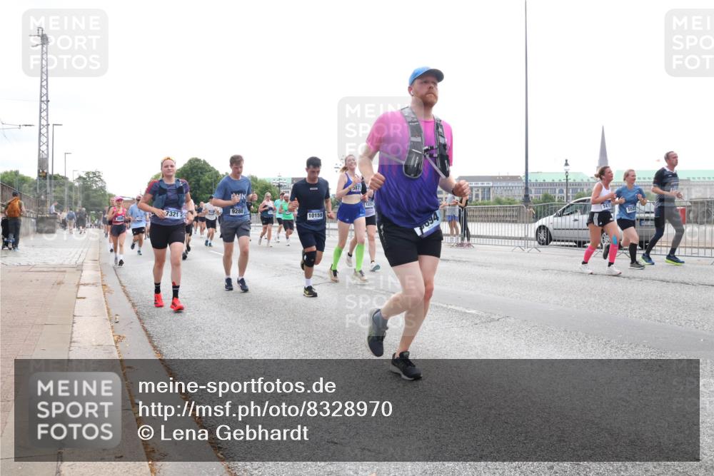 29.06.2025 - hella hamburg halbmarathon Lena Gebhardt http://msf.ph/oto/8328970 29.06.2025 10:37:50 Lombardsbrücke 7321, 9288, 10159, 5875, 094, 1475, 5522, 1337, 1475, 1578, 1799, 1901, 1985, 2199, 2486, 2640, 2786, 2853, 3230, 3246, 3633, 3880, 4921, 5139, 5171, 5186, 5522, 5713, 5790, 5875, 6199, 6243, 6362, 6697, 6821, 6955, 7085, 7118, 7124, 7244, 7321, 7350, 7544, 7629, 7696, 7777, 8843, 8985, 9247, 9288, 9524, 9895, 10159, 10506, 10836, 11087, 11543, 12123, 12254, 12472, 12824, 16680, 17798 meine-sportfotos.de