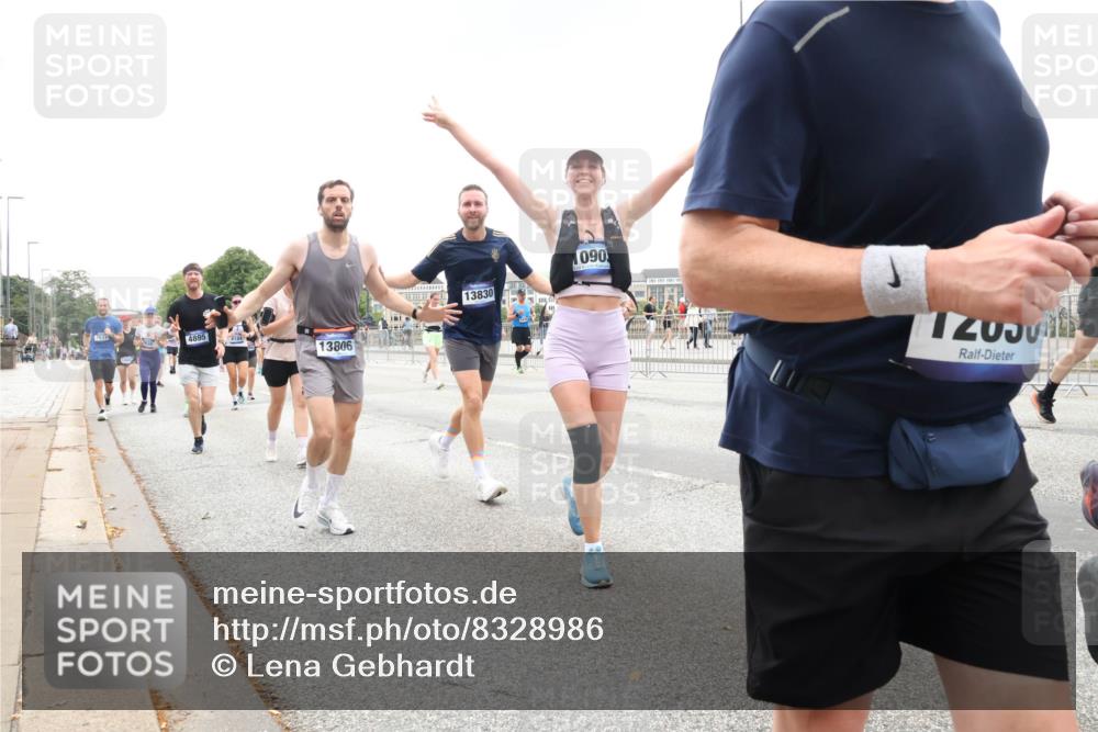 29.06.2025 - hella hamburg halbmarathon Lena Gebhardt http://msf.ph/oto/8328986 29.06.2025 10:47:28 Lombardsbrücke 7631, 4895, 13806, 13830, 090, 1045, 1185, 1434, 1463, 1523, 1593, 1607, 1704, 1961, 2148, 2327, 2407, 2537, 2555, 2665, 2704, 2790, 2882, 2994, 3339, 4037, 4184, 4239, 4325, 4423, 4483, 4806, 4895, 4974, 4975, 5621, 5622, 5895, 6255, 6256, 6485, 6496, 6879, 6995, 7073, 7403, 7430, 7431, 7630, 7631, 7970, 8105, 8131, 8270, 8550, 8706, 8915, 8953, 8967, 9018, 9687, 10991, 11351, 11458, 11730, 11738, 11802, 12431 meine-sportfotos.de
