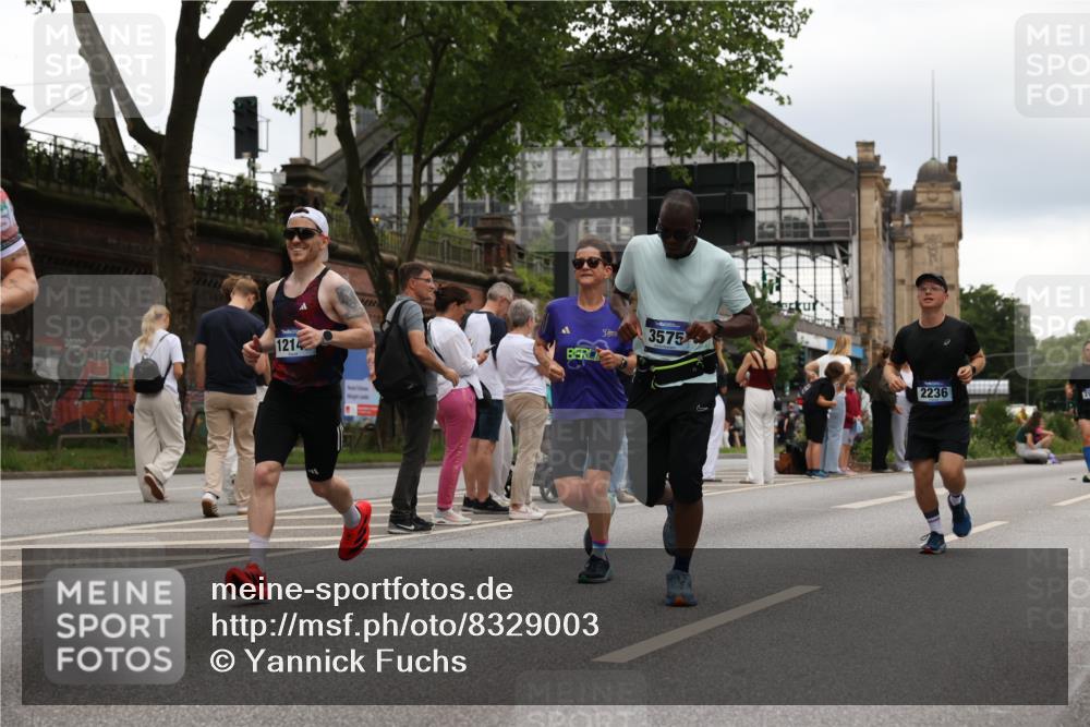 29.06.2025 - hella hamburg halbmarathon Yannick Fuchs http://msf.ph/oto/8329003 29.06.2025 10:51:37 20KM 1200, 1239, 1563, 1611, 2025, 2236, 2606, 2652, 2759, 2806, 2883, 3093, 3141, 3575, 4261, 4426, 4467, 4579, 5015, 5134, 5391, 5457, 5458, 6281, 6302, 6531, 6892, 7159, 7833, 9450, 10383, 10408, 10599, 12144, 12509, 12773, 13465, 13664, 15090, 15189, 15229, 15349, 16418, 16517, 17455, 17543, 17758, 18508 meine-sportfotos.de
