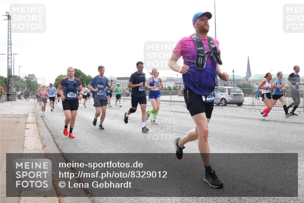 29.06.2025 - hella hamburg halbmarathon Lena Gebhardt http://msf.ph/oto/8329012 29.06.2025 10:37:50 Lombardsbrücke 10159, 9288, 7321, 5875, 694, 552, 1337, 1475, 1578, 1799, 1901, 1985, 2199, 2486, 2640, 2786, 2853, 3230, 3246, 3633, 3880, 4921, 5139, 5171, 5186, 5522, 5713, 5790, 5875, 6199, 6243, 6362, 6697, 6821, 6955, 7085, 7118, 7124, 7244, 7321, 7350, 7544, 7629, 7696, 7777, 8843, 8985, 9247, 9288, 9524, 9895, 10159, 10506, 10836, 11087, 11543, 12123, 12254, 12472, 12824, 16680, 17798 meine-sportfotos.de