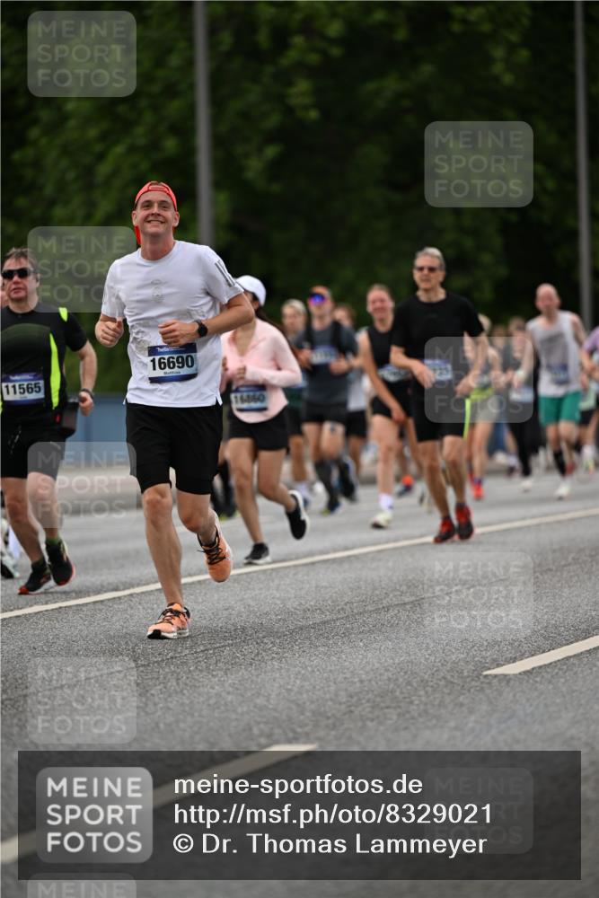 29.06.2025 - hella hamburg halbmarathon Dr. Thomas Lammeyer http://msf.ph/oto/8329021 29.06.2025 10:39:40 Kennedybrücke 1821, 2198, 2787, 3170, 3828, 3958, 4333, 4564, 4696, 4703, 4965, 5147, 6029, 6189, 6365, 6379, 6397, 6471, 6867, 7386, 8249, 8296, 8567, 9342, 9470, 9803, 9819, 10358, 10360, 10393, 10565, 10652, 11320, 11359 meine-sportfotos.de