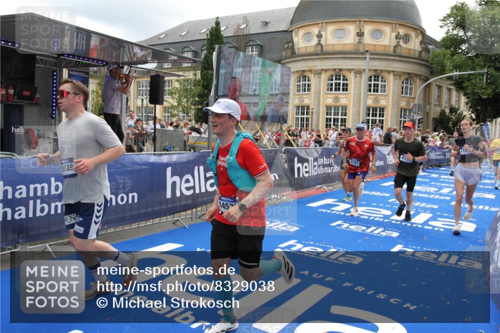 29.06.2025 - hella hamburg halbmarathon Michael Strokosch http://msf.ph/oto/8329038 29.06.2025 10:49:26 Ziel 1342, 1476, 4183, 4185, 6158, 10189, 11779, 11819, 12670, 13269, 14526, 14838, 15422, 15784, 15894, 15966, 16891, 18887 meine-sportfotos.de