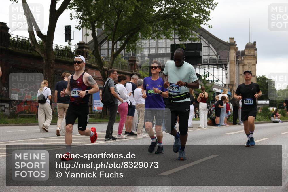 29.06.2025 - hella hamburg halbmarathon Yannick Fuchs http://msf.ph/oto/8329073 29.06.2025 10:51:38 20KM 1200, 1239, 1563, 1611, 2025, 2236, 2606, 2759, 2806, 2883, 3093, 3141, 3575, 4261, 4426, 4467, 4579, 5015, 5134, 5391, 5457, 5458, 6281, 6302, 6531, 6892, 7159, 7833, 9450, 10383, 10408, 10599, 12144, 12509, 12773, 13465, 13664, 15090, 15189, 15217, 15229, 15349, 16418, 16517, 17455, 17543, 18508, 18762 meine-sportfotos.de