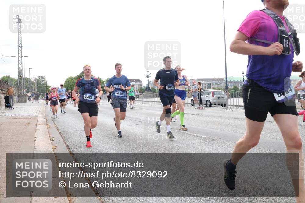 29.06.2025 - hella hamburg halbmarathon Lena Gebhardt http://msf.ph/oto/8329092 29.06.2025 10:37:50 Lombardsbrücke 7321, 9288, 10159, 875, 1337, 1475, 1578, 1799, 1901, 1985, 2199, 2486, 2640, 2786, 2853, 3230, 3246, 3633, 3880, 4921, 5139, 5171, 5186, 5522, 5713, 5790, 5875, 6199, 6243, 6362, 6697, 6821, 6955, 7085, 7118, 7124, 7244, 7321, 7350, 7544, 7629, 7696, 7777, 8843, 8985, 9247, 9288, 9524, 9895, 10159, 10506, 10836, 11087, 11543, 12123, 12254, 12472, 12824, 16680, 17798 meine-sportfotos.de