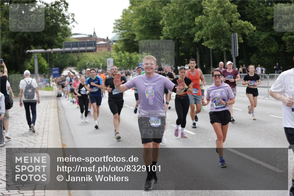 29.06.2025 - hella hamburg halbmarathon Jannik Wohlers http://msf.ph/oto/8329101 29.06.2025 10:40:07 Lombardsbrücke 2042, 2206, 2762, 2763, 3293, 3295, 3810, 4411, 4612, 4906, 5059, 5702, 5975, 6076, 6229, 6278, 6280, 6363, 6463, 7956, 8307, 8378, 8391, 8739, 9000, 9468, 10166, 10920, 11176, 11513, 11514, 11970, 11973, 12364, 12981, 13030, 13145, 13466, 14341, 14851, 15154, 15549, 15905, 15927, 15933, 16085, 16955, 17318, 17959, 18101, 18110, 18213, 18353, 18490, 18771, 18946, 19168 meine-sportfotos.de