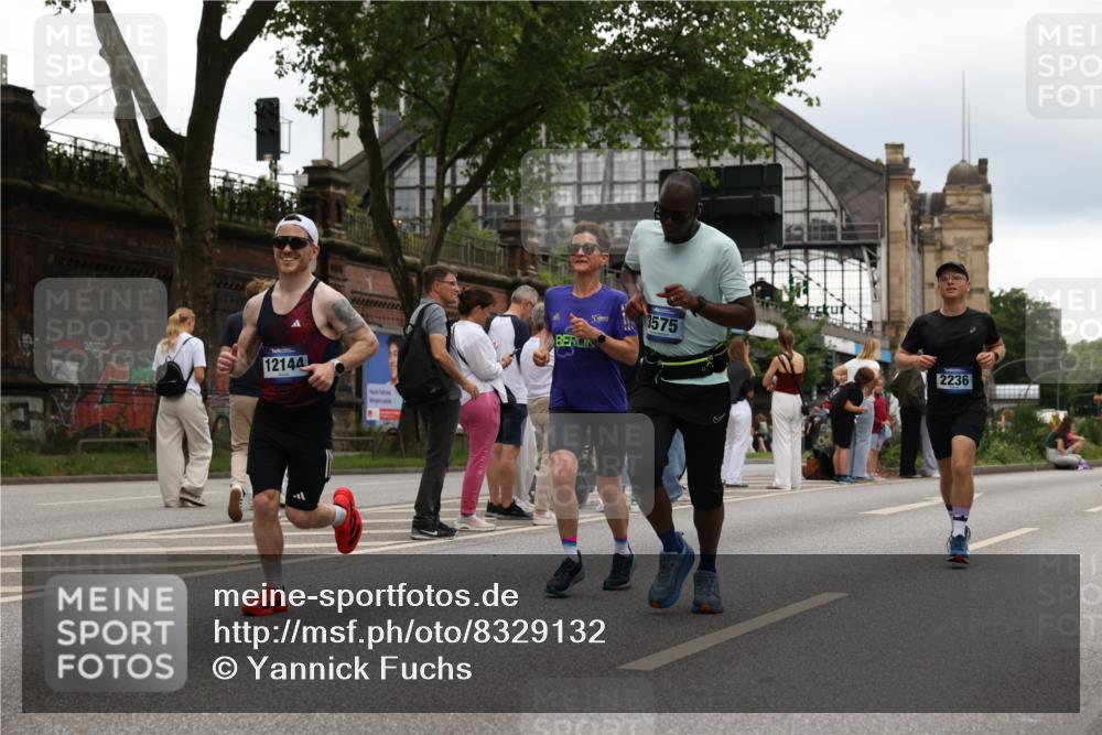 29.06.2025 - hella hamburg halbmarathon Yannick Fuchs http://msf.ph/oto/8329132 29.06.2025 10:51:38 20KM 1200, 1239, 1563, 1611, 2025, 2236, 2606, 2759, 2806, 2883, 3093, 3141, 3575, 4261, 4426, 4467, 4579, 5015, 5134, 5391, 5457, 5458, 6281, 6302, 6531, 6892, 7159, 7833, 9450, 10383, 10408, 10599, 12144, 12509, 12773, 13465, 13664, 15090, 15189, 15217, 15229, 15349, 16418, 16517, 17455, 17543, 18508, 18762 meine-sportfotos.de