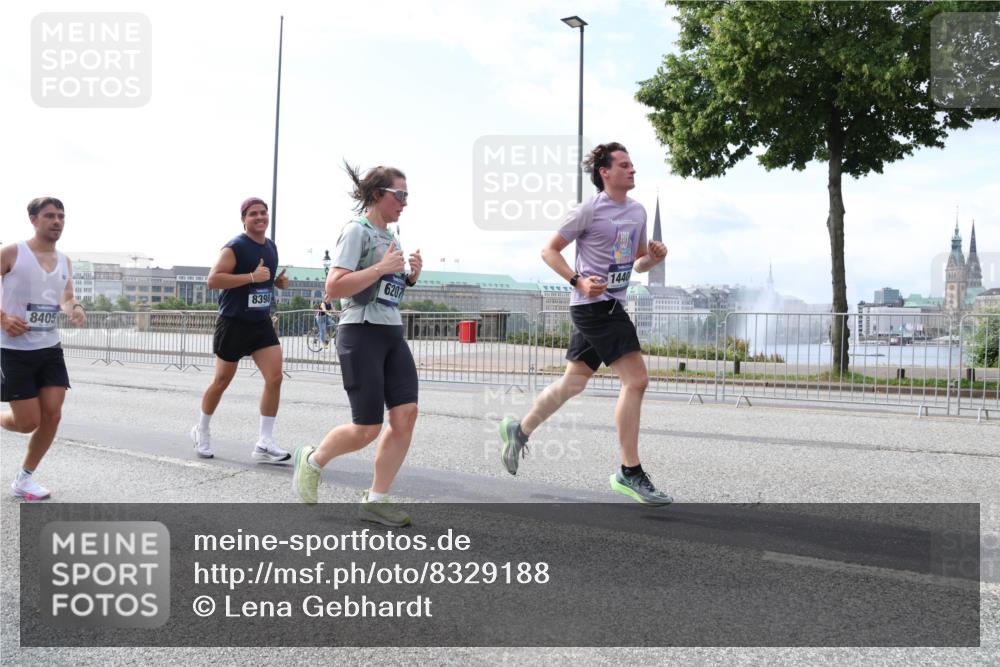 29.06.2025 - hella hamburg halbmarathon Lena Gebhardt http://msf.ph/oto/8329188 29.06.2025 10:13:02 Lombardsbrücke 8405, 8398, 6207, 1440, 1020, 1051, 1249, 1747, 1851, 1939, 2531, 2891, 2942, 2961, 3218, 3360, 3728, 4532, 5150, 6207, 6489, 7873, 7907, 8398, 8405, 8913, 8917, 8971, 9141, 10067, 10402, 11025, 11720, 12456, 12492, 13566, 13816, 14404, 14540, 14869, 15012, 15369, 15531, 15922, 16030, 16255, 16323, 16437, 16826, 16911, 17061, 17699, 17988, 17994, 18048, 18178, 18320, 18530, 18732 meine-sportfotos.de
