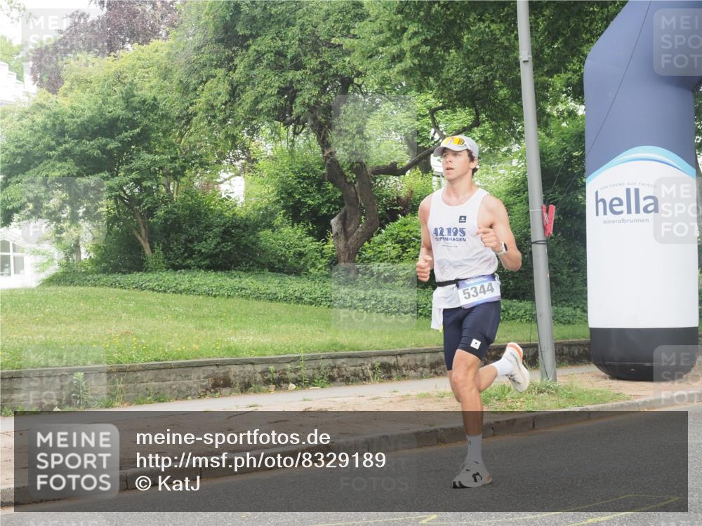 29.06.2025 - hella hamburg halbmarathon KatJ http://msf.ph/oto/8329189 29.06.2025 10:17:13 Zwischen KM18-KM19 1065, 5344 meine-sportfotos.de