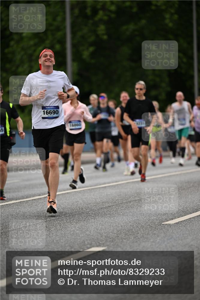 29.06.2025 - hella hamburg halbmarathon Dr. Thomas Lammeyer http://msf.ph/oto/8329233 29.06.2025 10:39:41 Kennedybrücke 2198, 2787, 3170, 3828, 3958, 4333, 4564, 4696, 4703, 4965, 5147, 6029, 6189, 6365, 6379, 6397, 6471, 6867, 7386, 8249, 8296, 8567, 9470, 9803, 9819, 10358, 10360, 10393, 10565, 10652, 11320, 11359 meine-sportfotos.de