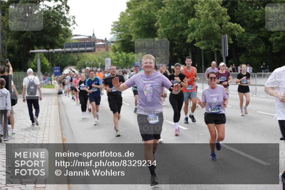 29.06.2025 - hella hamburg halbmarathon Jannik Wohlers http://msf.ph/oto/8329234 29.06.2025 10:40:07 Lombardsbrücke 2042, 2206, 2762, 2763, 3293, 3295, 3810, 4411, 4612, 4906, 5059, 5702, 5975, 6076, 6229, 6278, 6280, 6363, 6463, 7956, 8307, 8378, 8391, 8739, 9000, 9468, 10166, 10920, 11176, 11513, 11514, 11970, 11973, 12364, 12981, 13030, 13145, 13466, 14341, 14851, 15154, 15549, 15905, 15927, 15933, 16085, 16955, 17318, 17959, 18101, 18110, 18213, 18353, 18490, 18771, 18946, 19168 meine-sportfotos.de