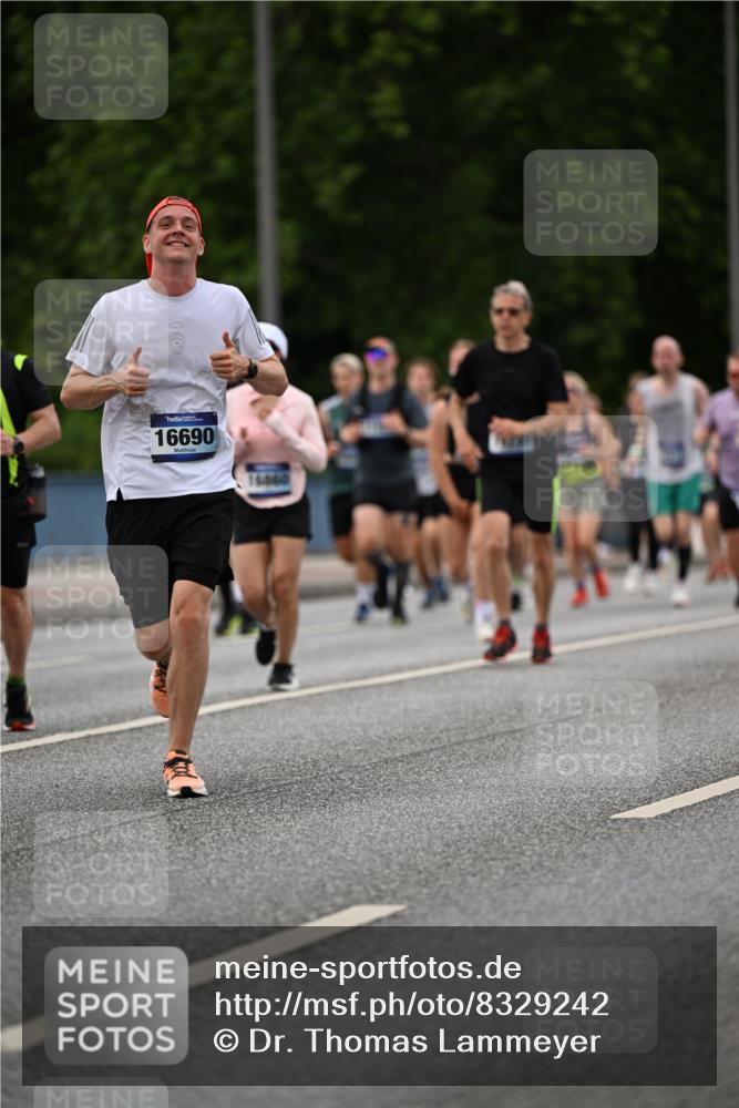 29.06.2025 - hella hamburg halbmarathon Dr. Thomas Lammeyer http://msf.ph/oto/8329242 29.06.2025 10:39:41 Kennedybrücke 2198, 2787, 3170, 3828, 3958, 4333, 4564, 4696, 4703, 4965, 5147, 6029, 6189, 6365, 6379, 6397, 6471, 6867, 7386, 8249, 8296, 8567, 9470, 9803, 9819, 10358, 10360, 10393, 10565, 10652, 11320, 11359 meine-sportfotos.de