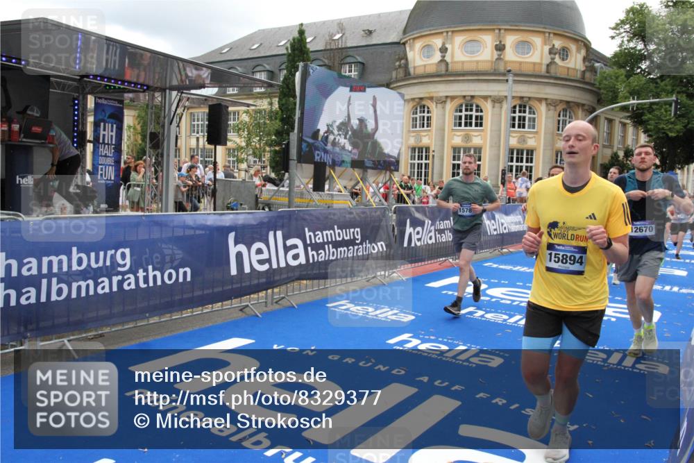 29.06.2025 - hella hamburg halbmarathon Michael Strokosch http://msf.ph/oto/8329377 29.06.2025 10:49:29 Ziel 1342, 1476, 2878, 4183, 4185, 8437, 8813, 11339, 11779, 11819, 12670, 13269, 14838, 15422, 15784, 15894, 15966, 16891, 18476, 18887, 18960 meine-sportfotos.de