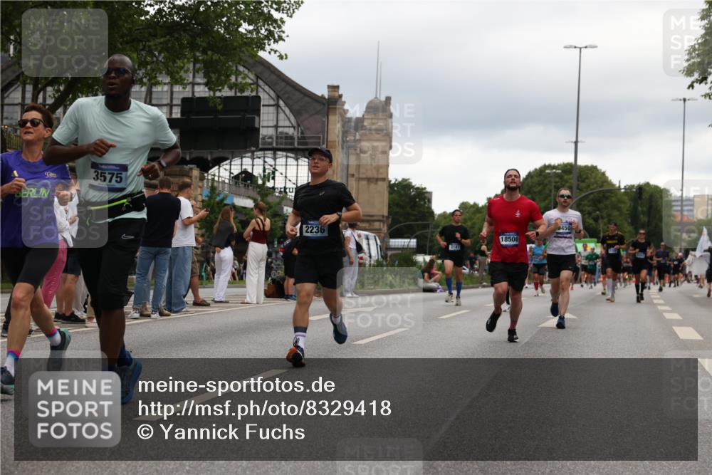 29.06.2025 - hella hamburg halbmarathon Yannick Fuchs http://msf.ph/oto/8329418 29.06.2025 10:51:38 20KM 1200, 1239, 1563, 1611, 2025, 2236, 2606, 2759, 2806, 2883, 3093, 3141, 3575, 4261, 4426, 4467, 4579, 5015, 5134, 5391, 5457, 5458, 6281, 6302, 6531, 6892, 7159, 7833, 9450, 10383, 10408, 10599, 12144, 12509, 12773, 13465, 13664, 15090, 15189, 15217, 15229, 15349, 16418, 16517, 17455, 17543, 18508, 18762 meine-sportfotos.de