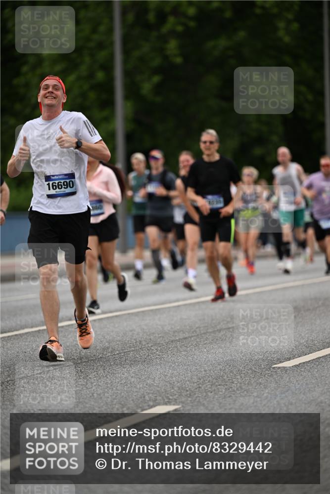 29.06.2025 - hella hamburg halbmarathon Dr. Thomas Lammeyer http://msf.ph/oto/8329442 29.06.2025 10:39:41 Kennedybrücke 2198, 2787, 3170, 3828, 3958, 4333, 4564, 4696, 4703, 4965, 5147, 6029, 6189, 6365, 6379, 6397, 6471, 6867, 7386, 8249, 8296, 8567, 9470, 9803, 9819, 10358, 10360, 10393, 10565, 10652, 11320, 11359 meine-sportfotos.de