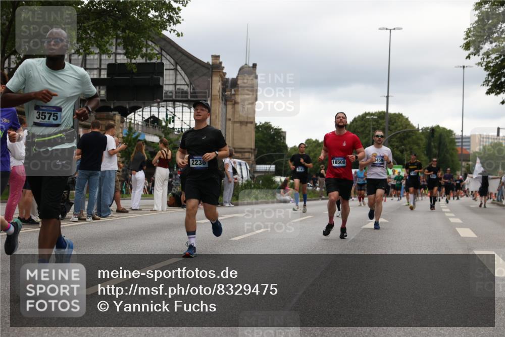 29.06.2025 - hella hamburg halbmarathon Yannick Fuchs http://msf.ph/oto/8329475 29.06.2025 10:51:38 20KM 1200, 1239, 1563, 1611, 2025, 2236, 2606, 2759, 2806, 2883, 3093, 3141, 3575, 4261, 4426, 4467, 4579, 5015, 5134, 5391, 5457, 5458, 6281, 6302, 6531, 6892, 7159, 7833, 9450, 10383, 10408, 10599, 12144, 12509, 12773, 13465, 13664, 15090, 15189, 15217, 15229, 15349, 16418, 16517, 17455, 17543, 18508, 18762 meine-sportfotos.de