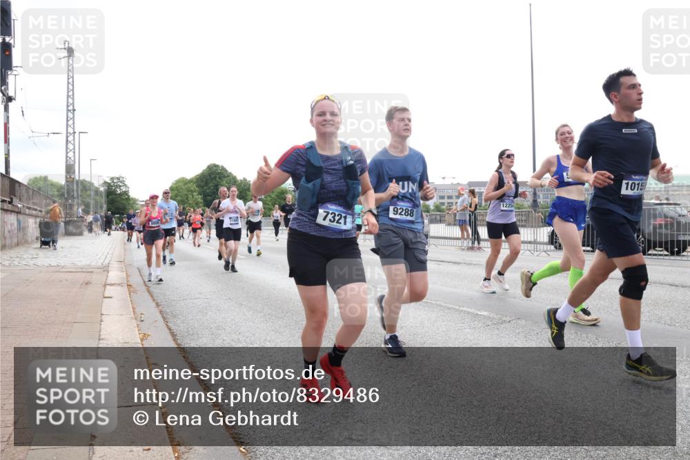 29.06.2025 - hella hamburg halbmarathon Lena Gebhardt http://msf.ph/oto/8329486 29.06.2025 10:37:51 Lombardsbrücke 11882, 7321, 9288, 12254, 1015, 1394, 1475, 1578, 1799, 1901, 1985, 2199, 2640, 2786, 2853, 3230, 3246, 3633, 3880, 4414, 4921, 5139, 5171, 5186, 5522, 5713, 5790, 5875, 6199, 6243, 6362, 6697, 6821, 6955, 7085, 7118, 7124, 7244, 7321, 7350, 7544, 7629, 7696, 7777, 8843, 8985, 9247, 9288, 9524, 9895, 10159, 10506, 10836, 11087, 11543, 12123, 12254, 12472, 12824, 16680, 17798 meine-sportfotos.de