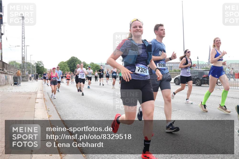 29.06.2025 - hella hamburg halbmarathon Lena Gebhardt http://msf.ph/oto/8329518 29.06.2025 10:37:51 Lombardsbrücke 11882, 7321, 9288, 1225, 1394, 1475, 1578, 1799, 1901, 1985, 2199, 2640, 2786, 2853, 3230, 3246, 3633, 3880, 4414, 4921, 5139, 5171, 5186, 5522, 5713, 5790, 5875, 6199, 6243, 6362, 6697, 6821, 6955, 7085, 7118, 7124, 7244, 7321, 7350, 7544, 7629, 7696, 7777, 8843, 8985, 9247, 9288, 9524, 9895, 10159, 10506, 10836, 11087, 11543, 12123, 12254, 12472, 12824, 16680, 17798 meine-sportfotos.de
