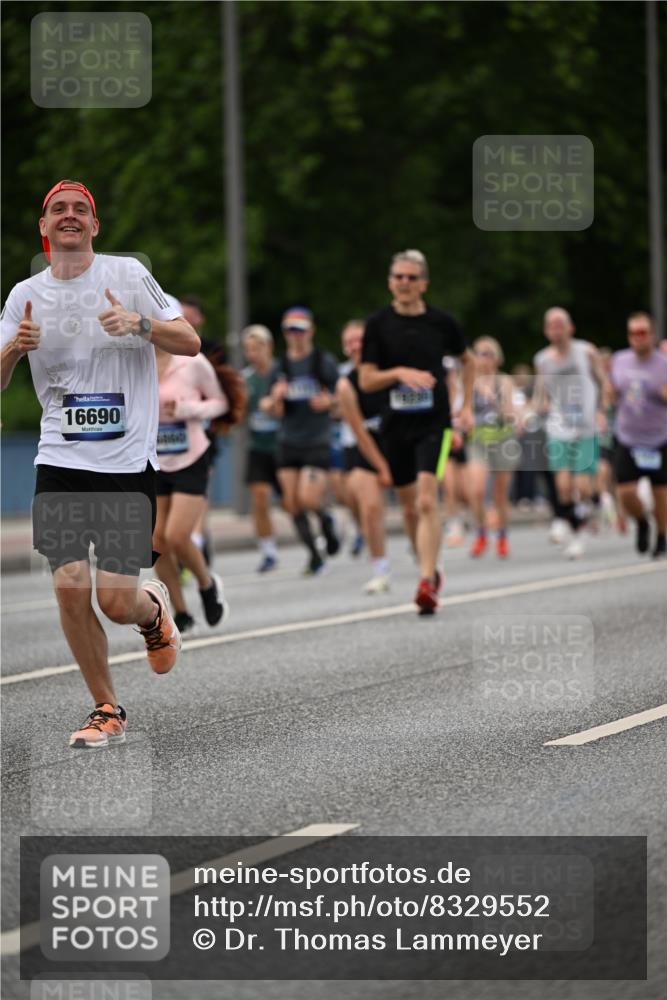 29.06.2025 - hella hamburg halbmarathon Dr. Thomas Lammeyer http://msf.ph/oto/8329552 29.06.2025 10:39:41 Kennedybrücke 2198, 2787, 3170, 3828, 3958, 4333, 4564, 4696, 4703, 4965, 5147, 6029, 6189, 6365, 6379, 6397, 6471, 6867, 7386, 8249, 8296, 8567, 9470, 9803, 9819, 10358, 10360, 10393, 10565, 10652, 11320, 11359 meine-sportfotos.de