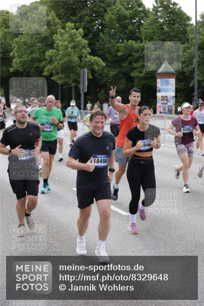 29.06.2025 - hella hamburg halbmarathon Jannik Wohlers http://msf.ph/oto/8329648 29.06.2025 10:40:09 Lombardsbrücke 2042, 2173, 2206, 2762, 2763, 3293, 3810, 4044, 4411, 4612, 4906, 5059, 5702, 5975, 6076, 6163, 6229, 6278, 6280, 6363, 7956, 8307, 8378, 8391, 8739, 9000, 9468, 10166, 10920, 11176, 11513, 11514, 11973, 12981, 13030, 13145, 13466, 14341, 14851, 15154, 15905, 15933, 16085, 16955, 17959, 18101, 18110, 18213, 18353, 18490, 18771, 18946, 19168 meine-sportfotos.de